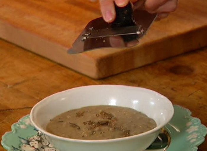 Суп-пюре из чечевицы и фасоли с трюфелем