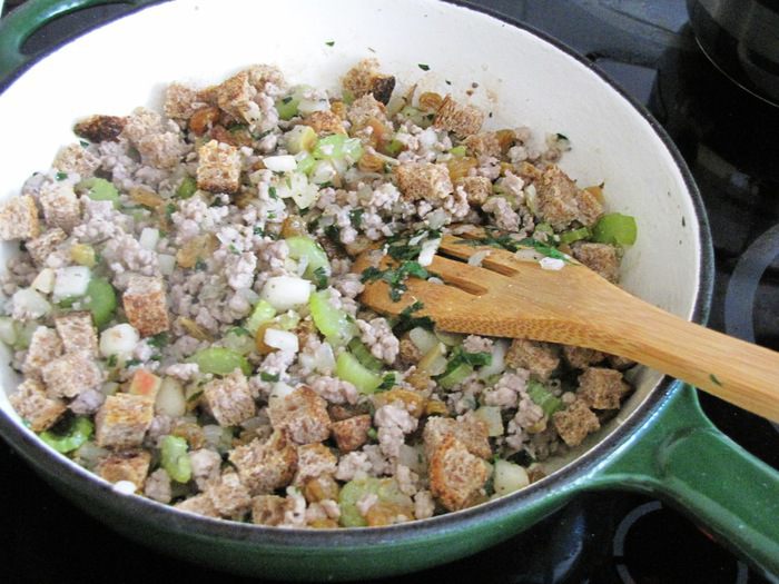 Тыква с фаршем, яблоками, изюмом