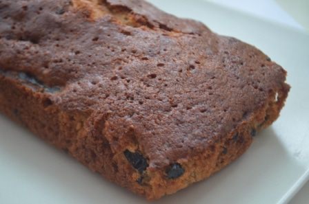 Имбирный кекс с черносливом под карамельным соусом 