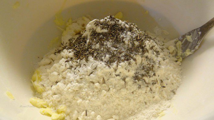 Сырное тесто с тимьяном (основа для несладких тартов, пирогов и тарталеток)