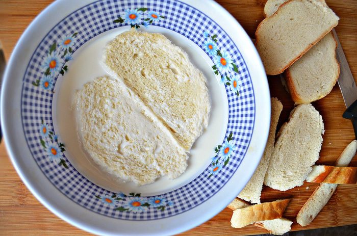 Пасхальное мясное кольцо с перепелиными яйцами по-польски