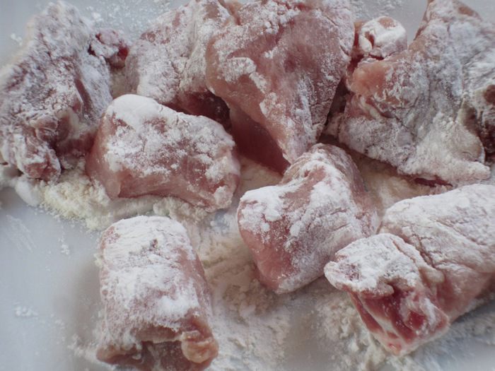 Свинина с артишоками и луком-пореем