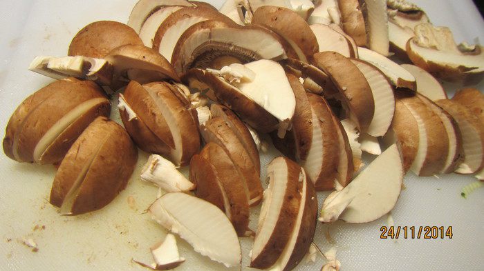Картофельная запеканка  с брокколи и грибами