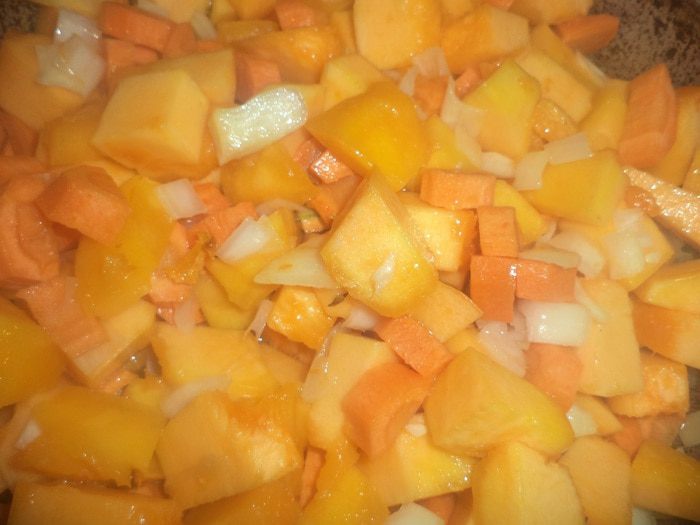 Тыквенный суп-пюре с чесночными сухариками