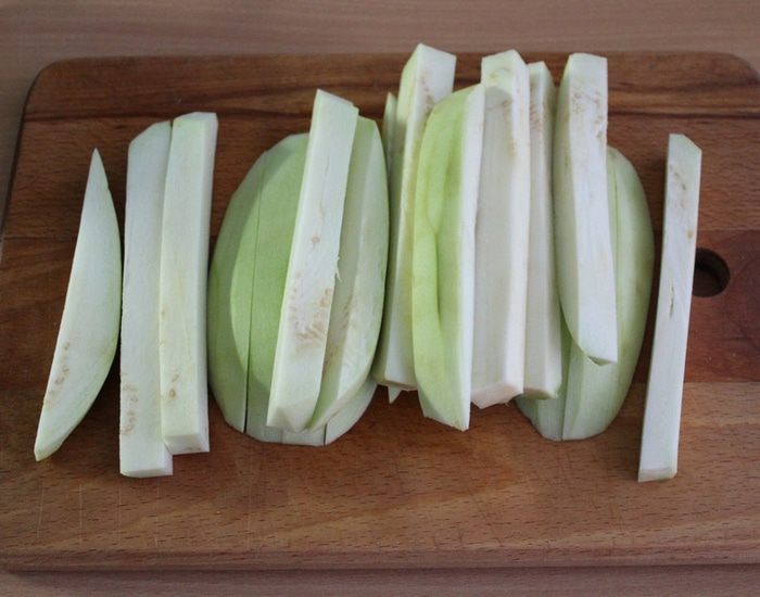 Закуска из баклажанов с нежным соусом