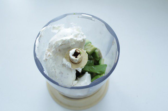 Тарталетки с авокадо и рыбой