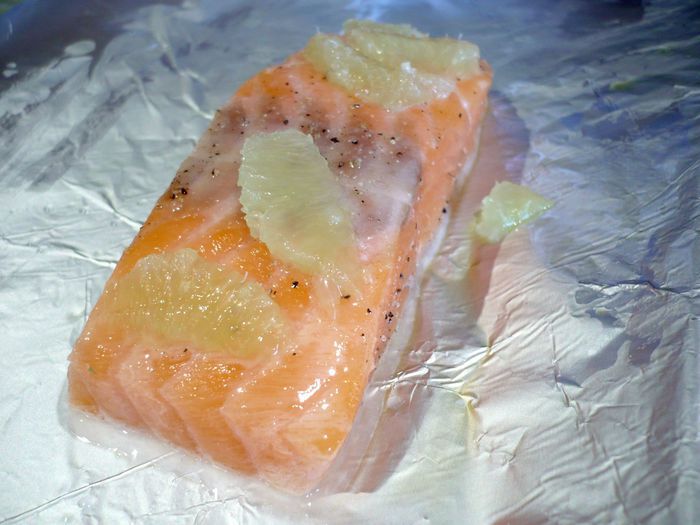 Запеченное филе семги с лаймом и каперсами