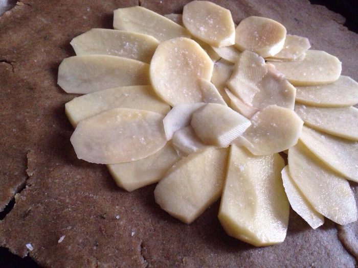 Пшенично-ржаная галета с яблоками и картофелем
