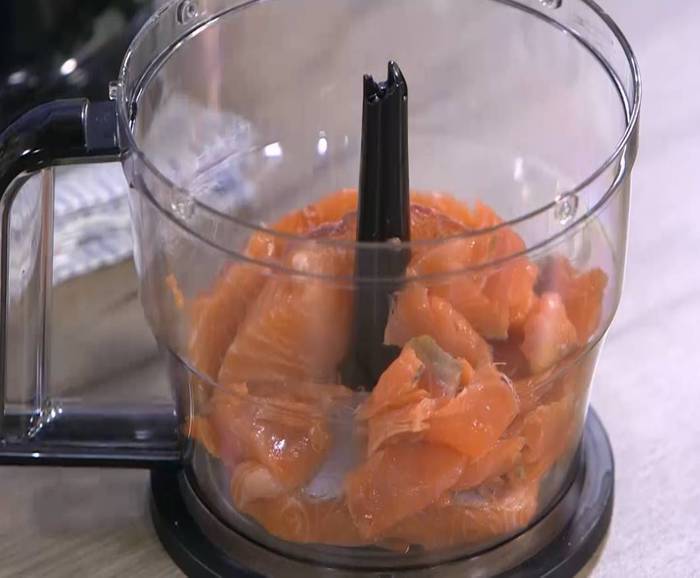 Бургеры с семгой и огурцом 