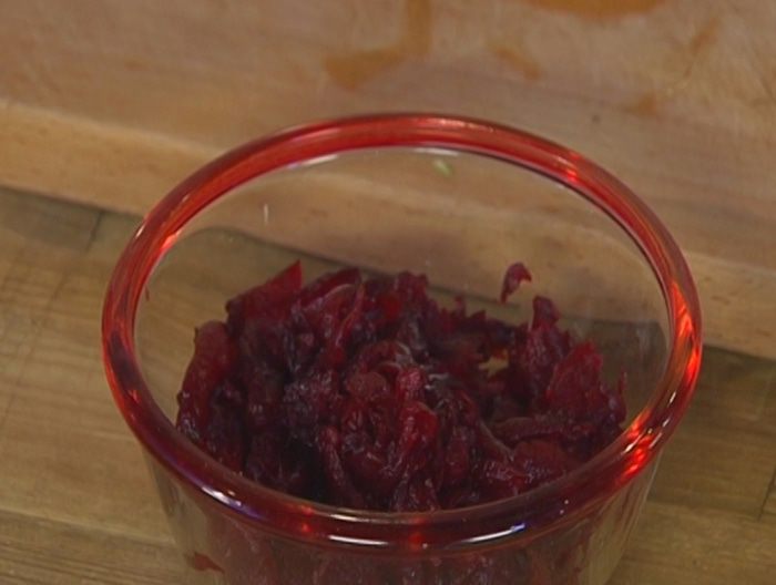 Тосты с рыбой карри и свекольным салатом 