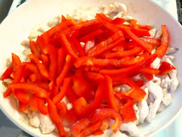 Соба с курицей и цуккини