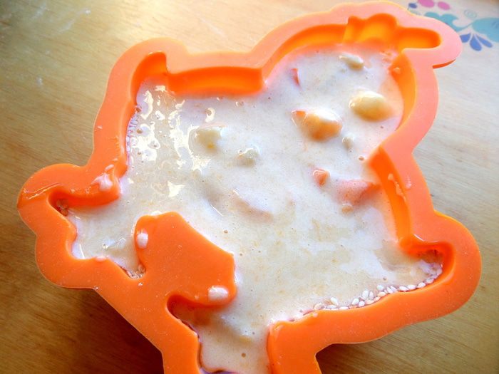 Шарлотка с ананасом и хурмой