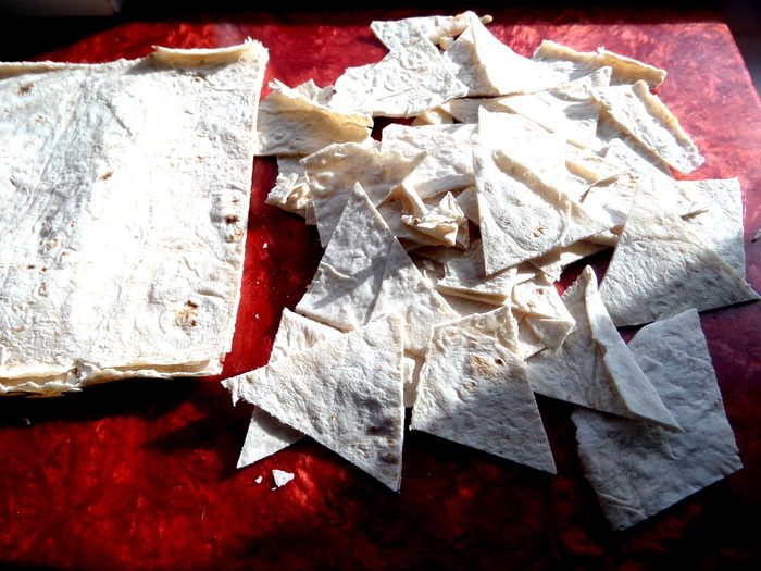 Сырно-макаронный суп и чипсы из лаваша