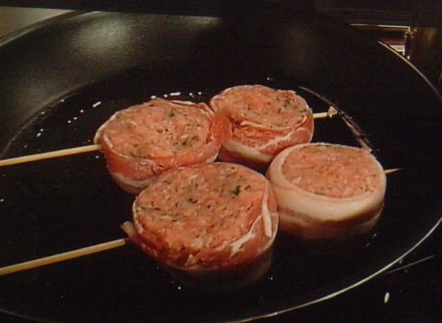 Тефтели в беконе с начинкой из моцареллы