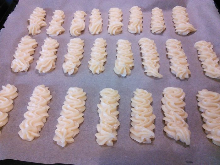 Эклеры с клубникой и базиликовым кремом 