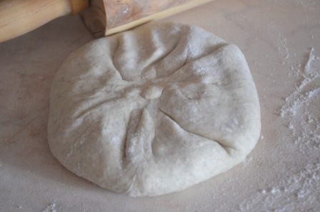 Лепешки с горохово-чесночной начинкой