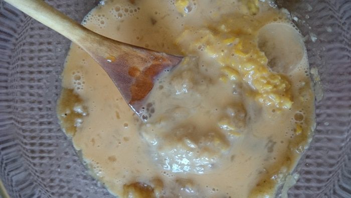 Банановый кекс с кедровыми орешками и цедрой лимона