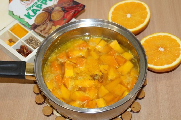 Тыквенный суп с апельсином и креветками