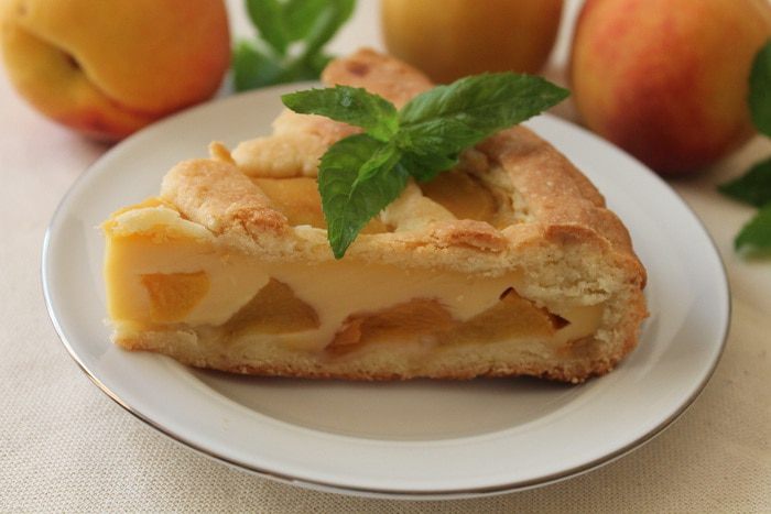 Пирог с персиками и пудингом из ряженки