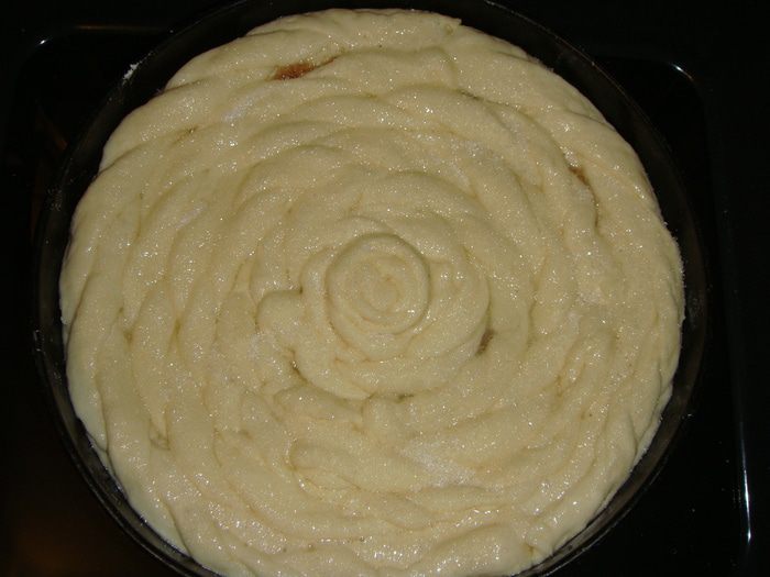 Пирог с яблоками в сливках
