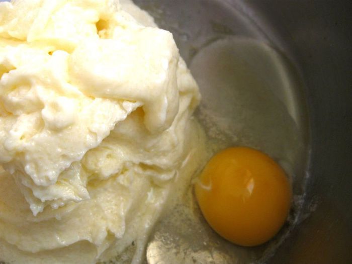 Шарлотка с грушами