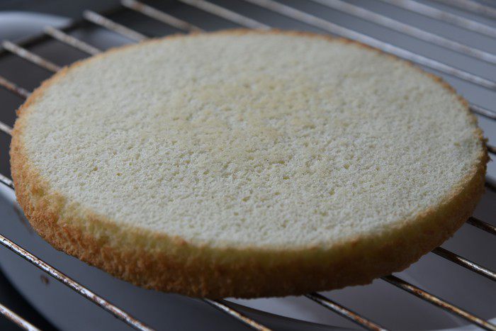 Шарлотта с манго