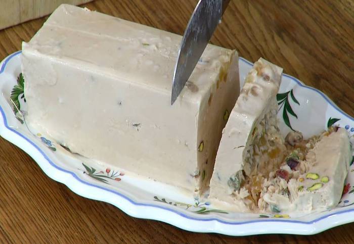 Сливочное парфе с инжирным соусом