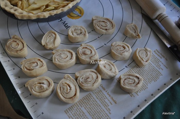 Яблочный пирог с корицей