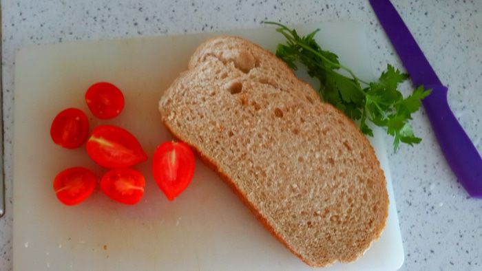 Горячий бутерброд с помидорами