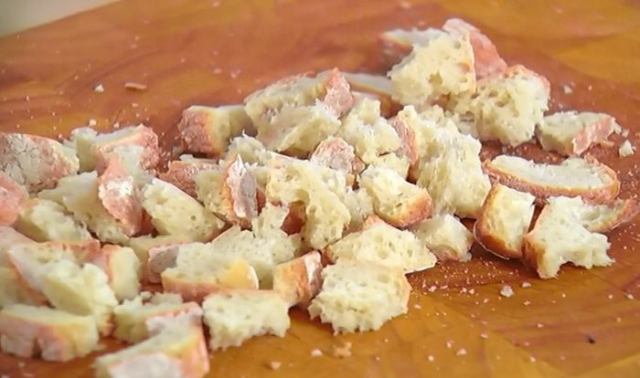 Спаржа с грибами и беконом под сырной корочкой