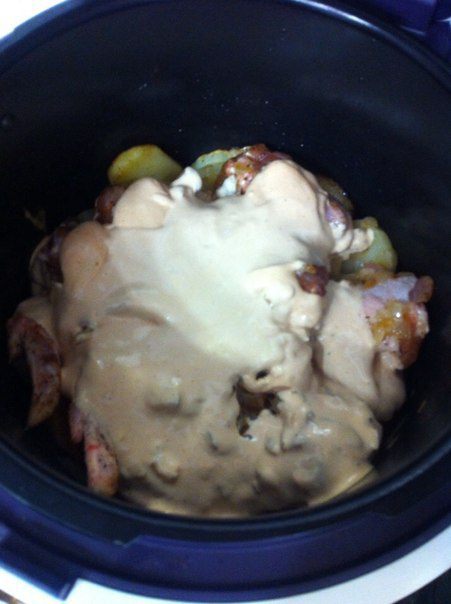 Куриные крылышки с картофелем в мультиварке