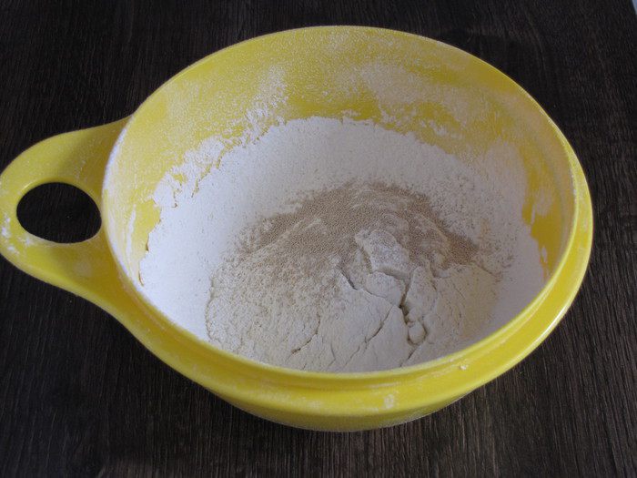 Летний пирог с лисичками и капустой