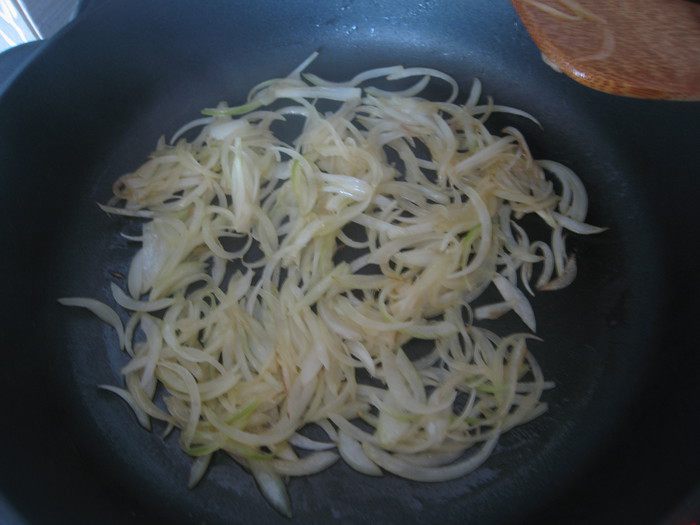 Лаханоризо с колбасками