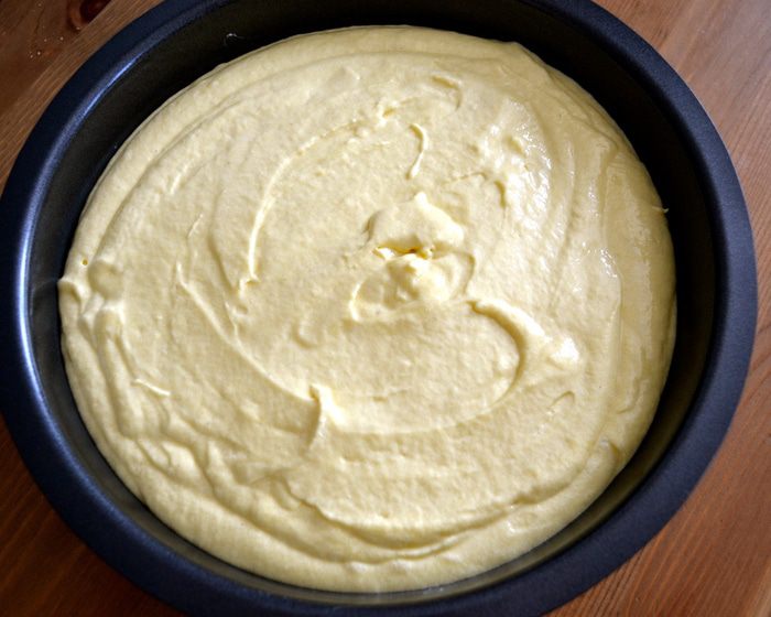 Виноградный пирог к чаю, покрытый ванильной глазурью