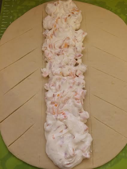 Коса с творогом и персиками