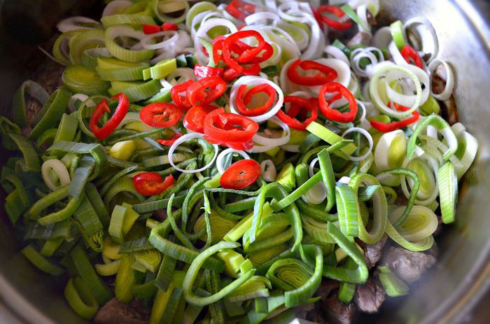 Мильфей с мясом, гречкой и овощами