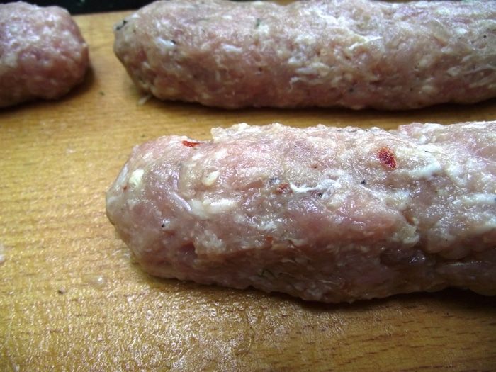 Люля-Кебаб с маринованным луком и соусом