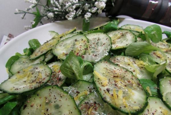 Зеленый салат с авокадо