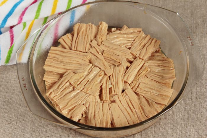 Фучжу с вишневым соусом