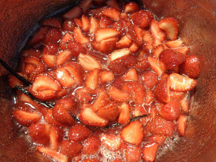 Клубнично-ванильный конфитюр с кремом из маршмеллоу