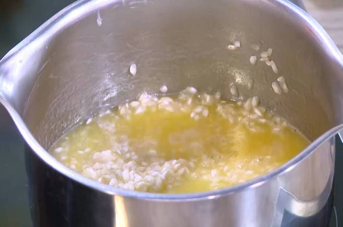 Рисовая каша с белым шоколадом и запеченными персиками 