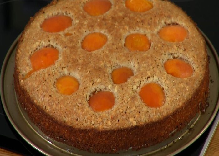 Миндальная коврижка с абрикосами 