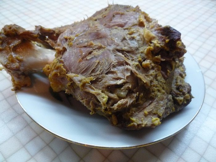 Баранья нога в духовке с розмарином и клюквенным соусом