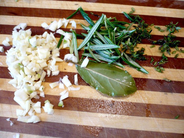 Пошированное филе ягненка под яблочно-карамельным соусом