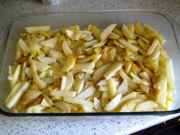 Кальмары, запеченные с картофелем под сырной корочкой