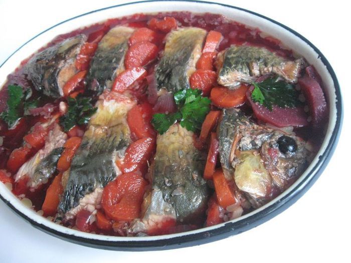 Нежный карп в овощном желе 