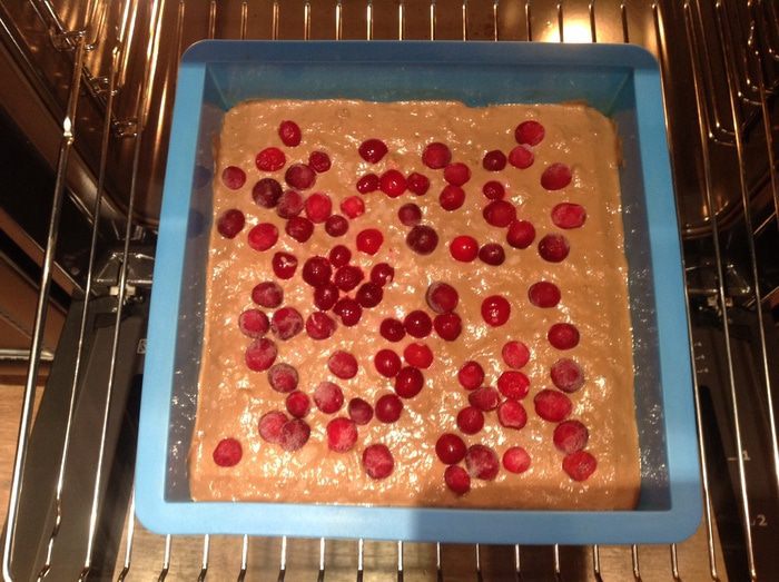 Постная шоколадная коврижка с клюквой