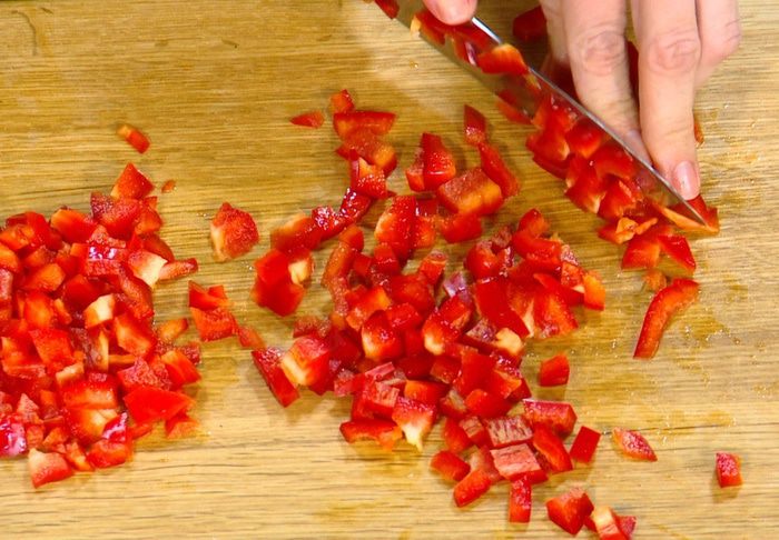 Салат из булгура с яблоком, сельдереем и красным перцем 
