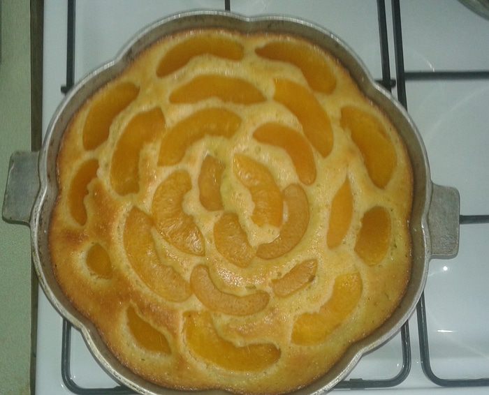 Пирог с персиками