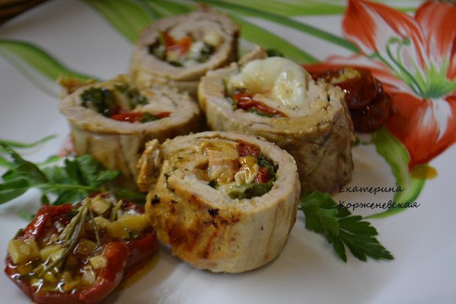 Мясо &amp;quot;Капрезе&amp;quot; с вялеными томатами и моцареллой